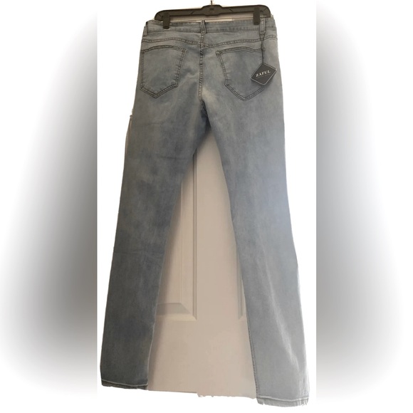 Zaful Ripped Jeans - Picture 3 of 3